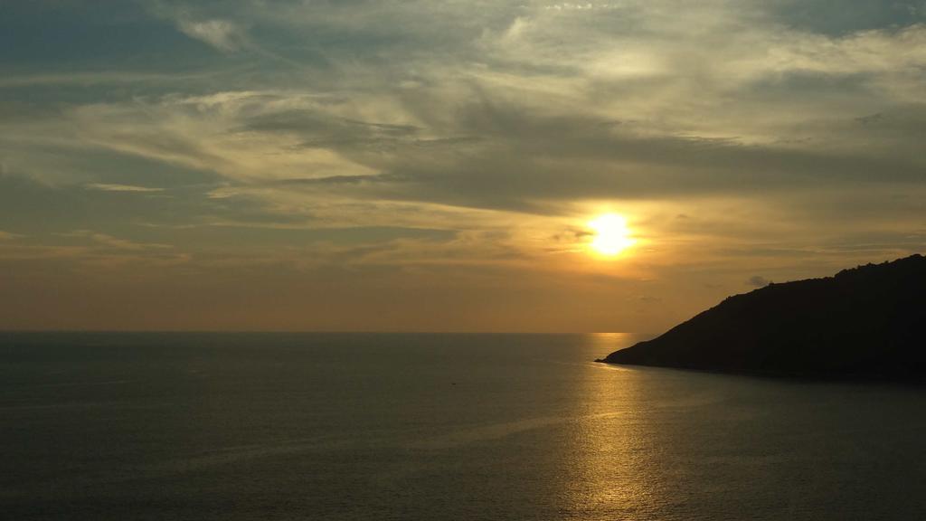 But Different Phuket Boutique Hotel Nai Harn Luaran gambar