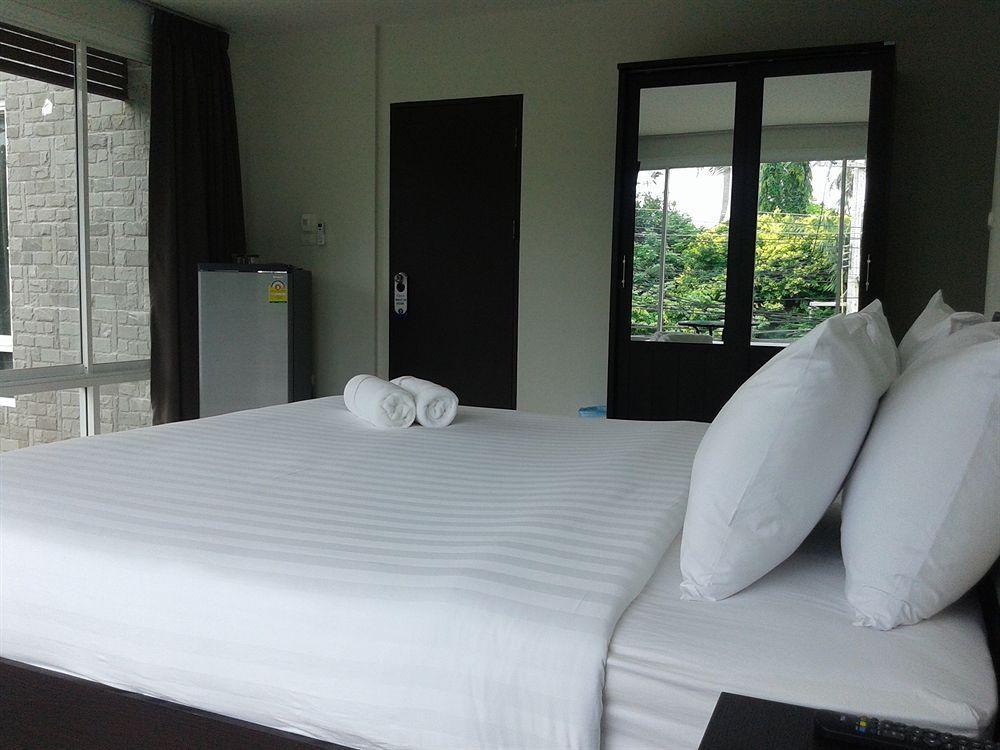But Different Phuket Boutique Hotel Nai Harn Luaran gambar