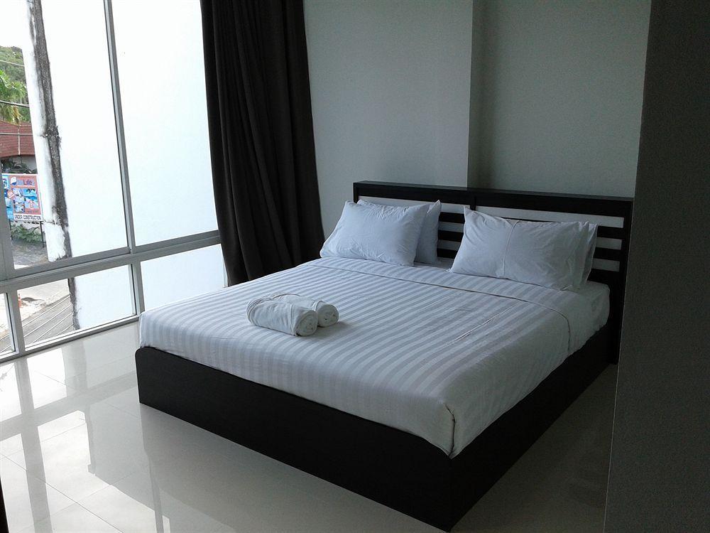 But Different Phuket Boutique Hotel Nai Harn Luaran gambar