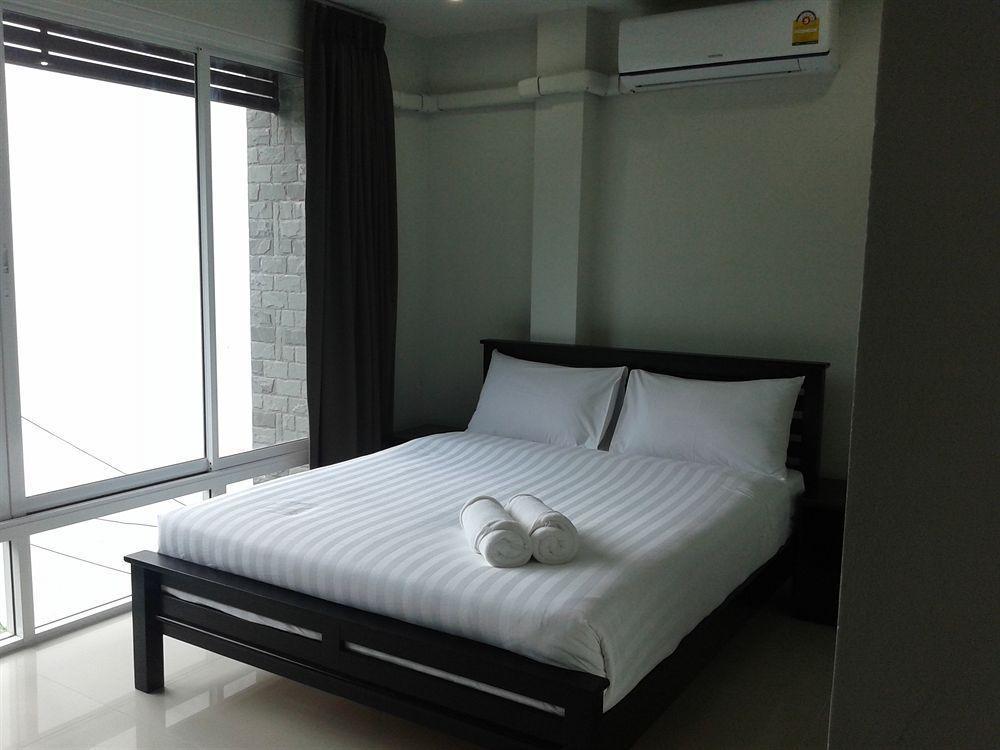 But Different Phuket Boutique Hotel Nai Harn Luaran gambar