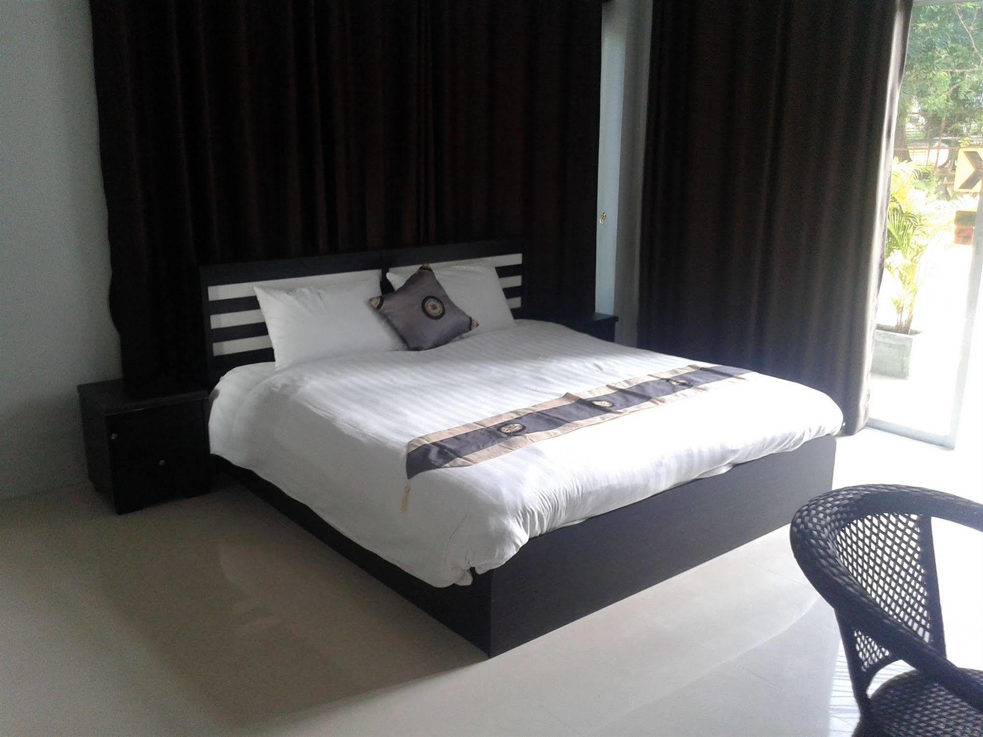 But Different Phuket Boutique Hotel Nai Harn Luaran gambar