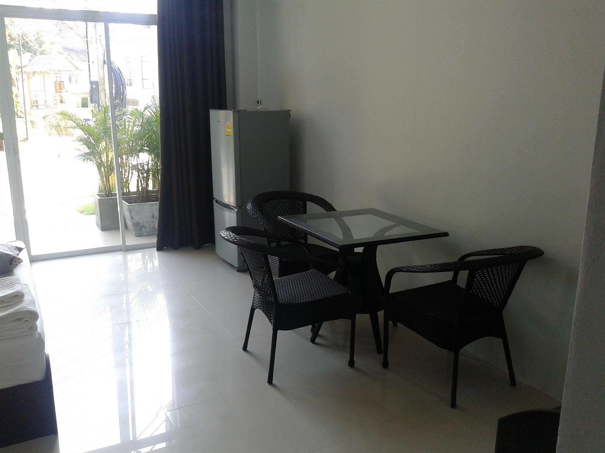 But Different Phuket Boutique Hotel Nai Harn Luaran gambar