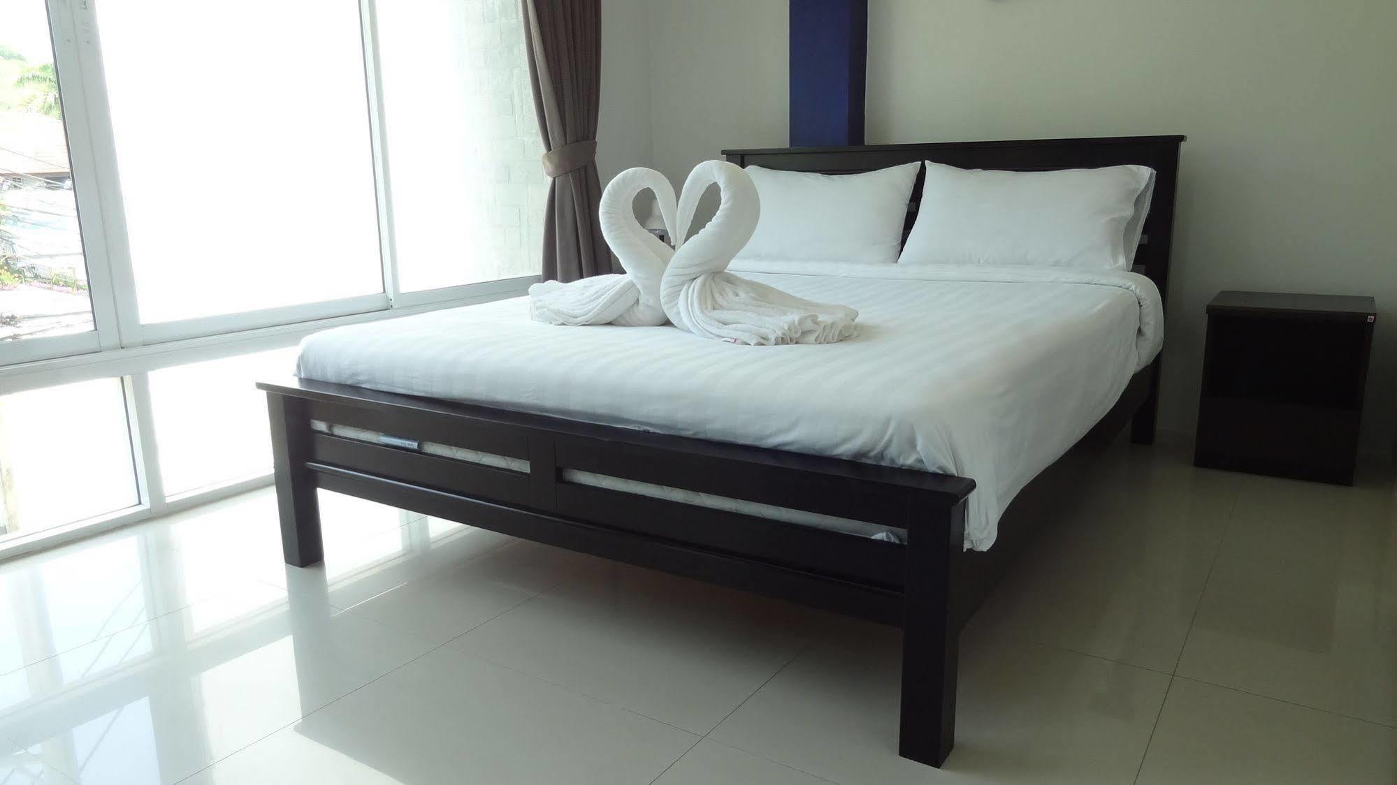 But Different Phuket Boutique Hotel Nai Harn Luaran gambar