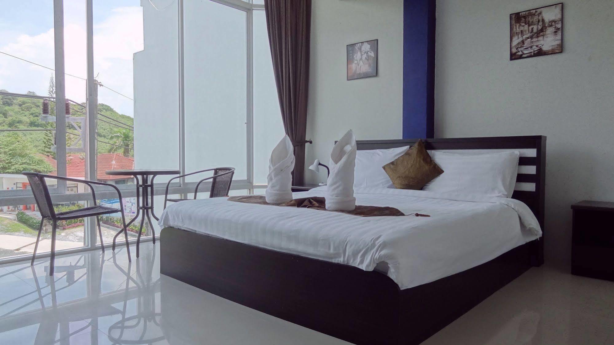 But Different Phuket Boutique Hotel Nai Harn Luaran gambar