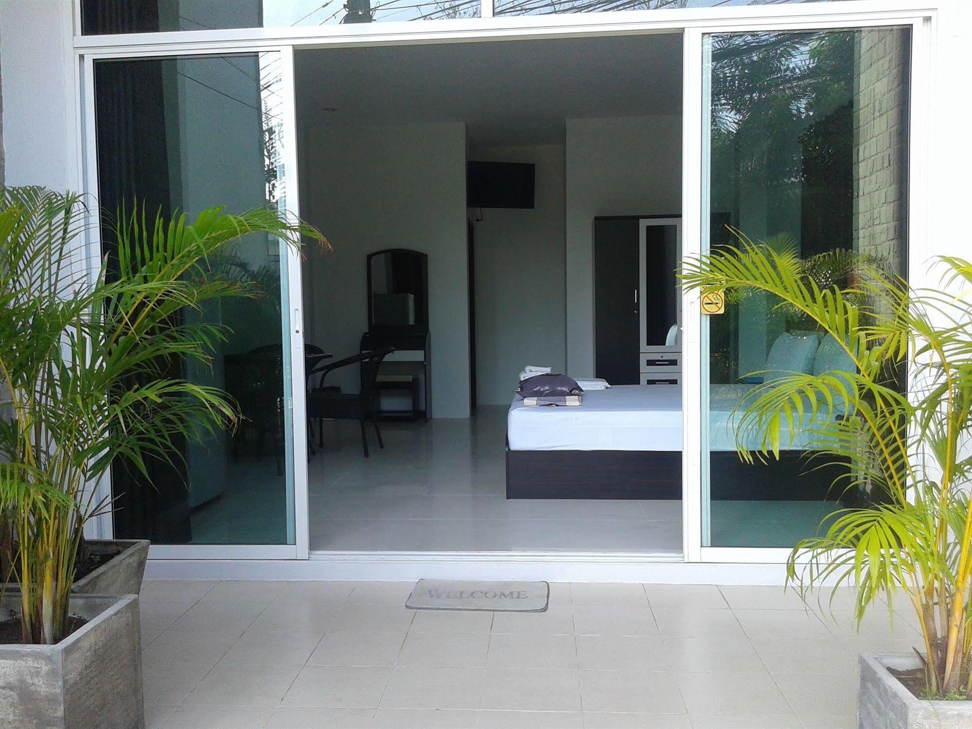 But Different Phuket Boutique Hotel Nai Harn Luaran gambar