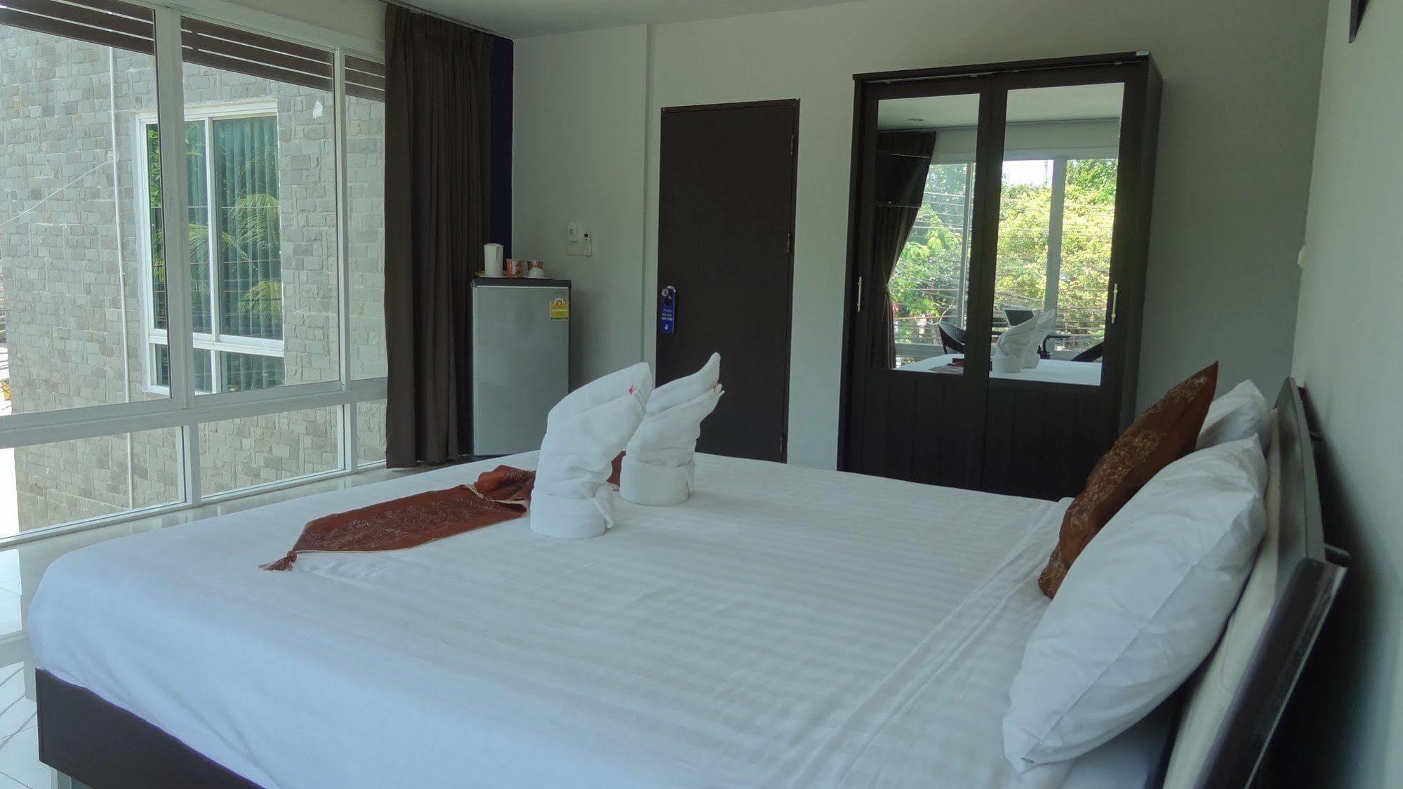 But Different Phuket Boutique Hotel Nai Harn Luaran gambar