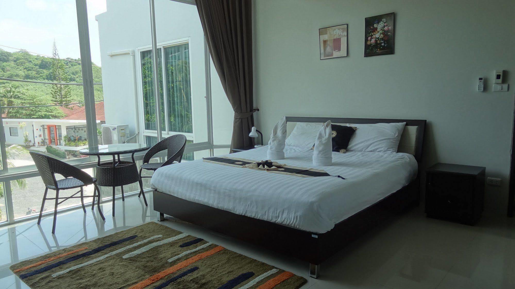 But Different Phuket Boutique Hotel Nai Harn Luaran gambar